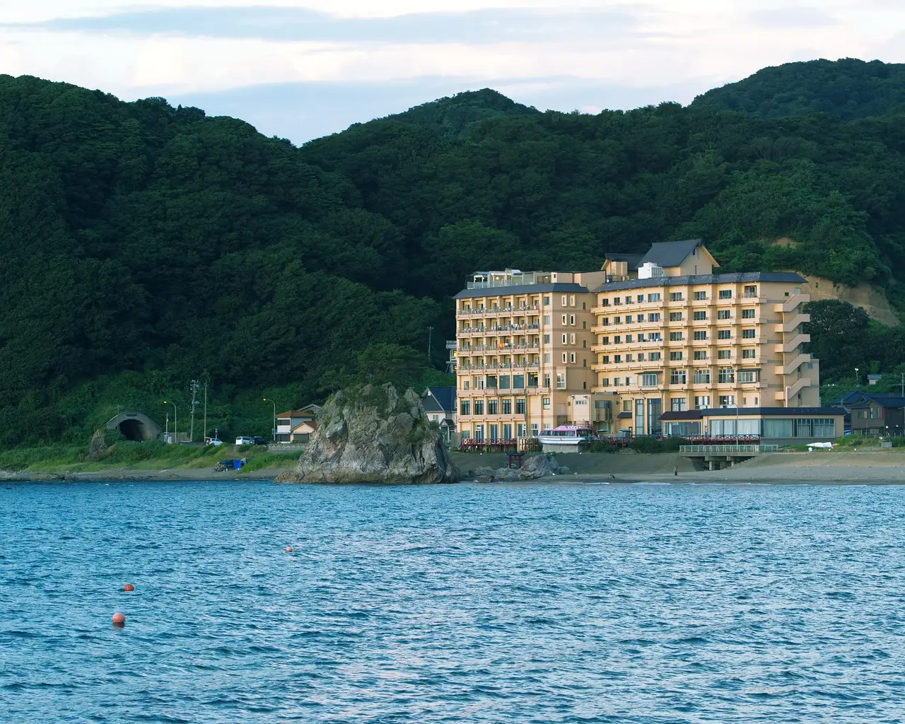 Japan's hotel industry checks out of big projects as costs soar - Nikkei Asia