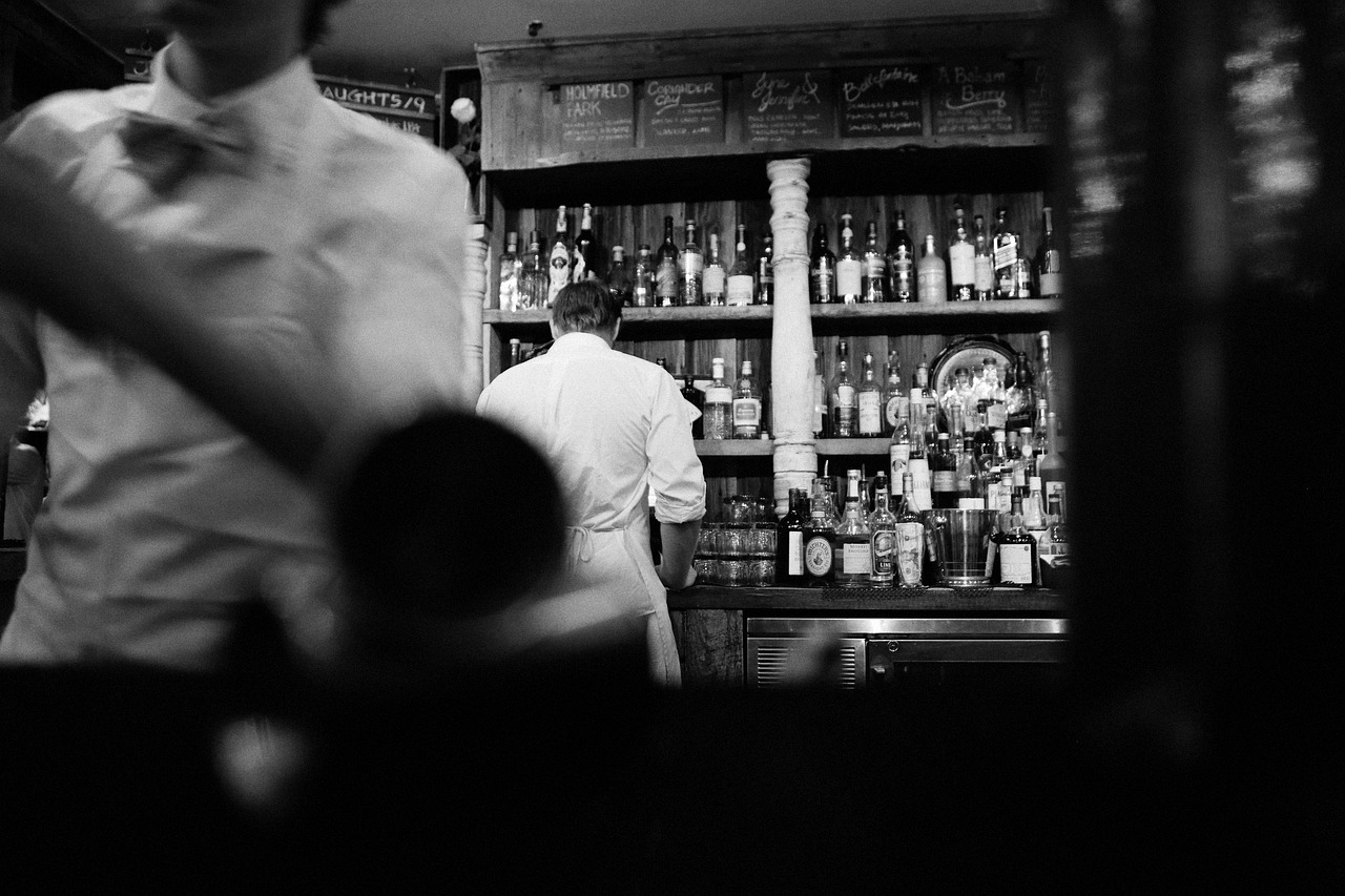 The Great Restaurant Paradox: AI Is Making Old-Fashioned Service Cool - newsweek.com
