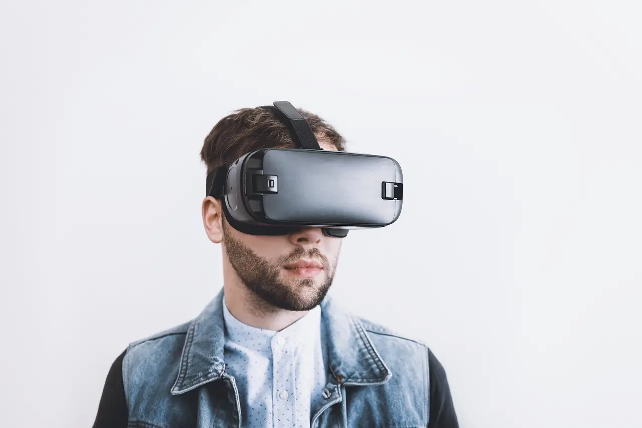 Privacy Panic, Creep Glasses, and Hospitality’s Head Start