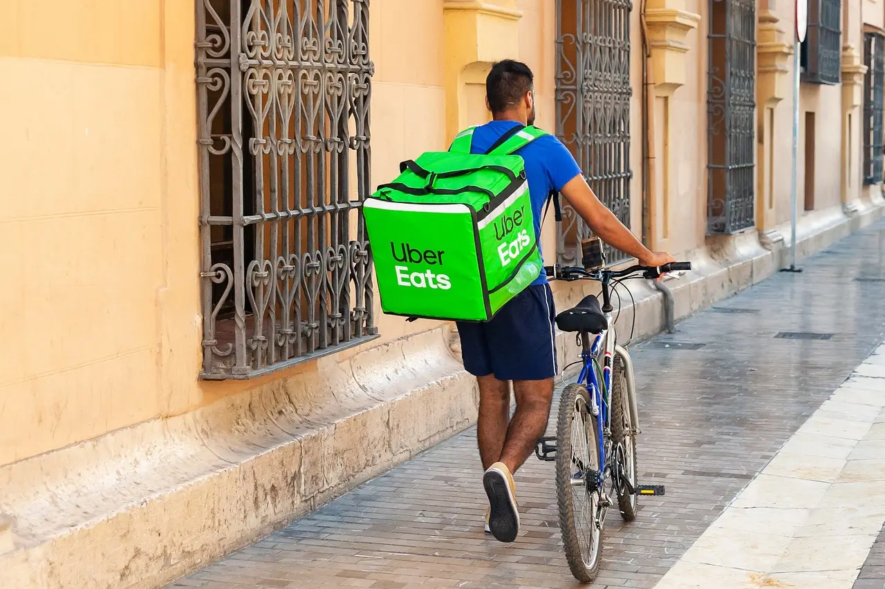 DoorDash in Talks to Acquire Instacart in Potential $17 Billion Deal