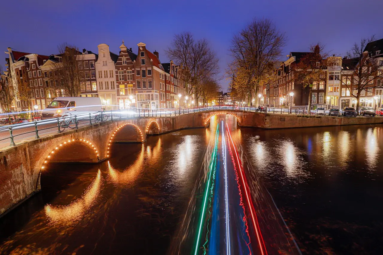 Amsterdam mayor calls for tourism crackdown even if ailing hospitality sector suffers - NL Times