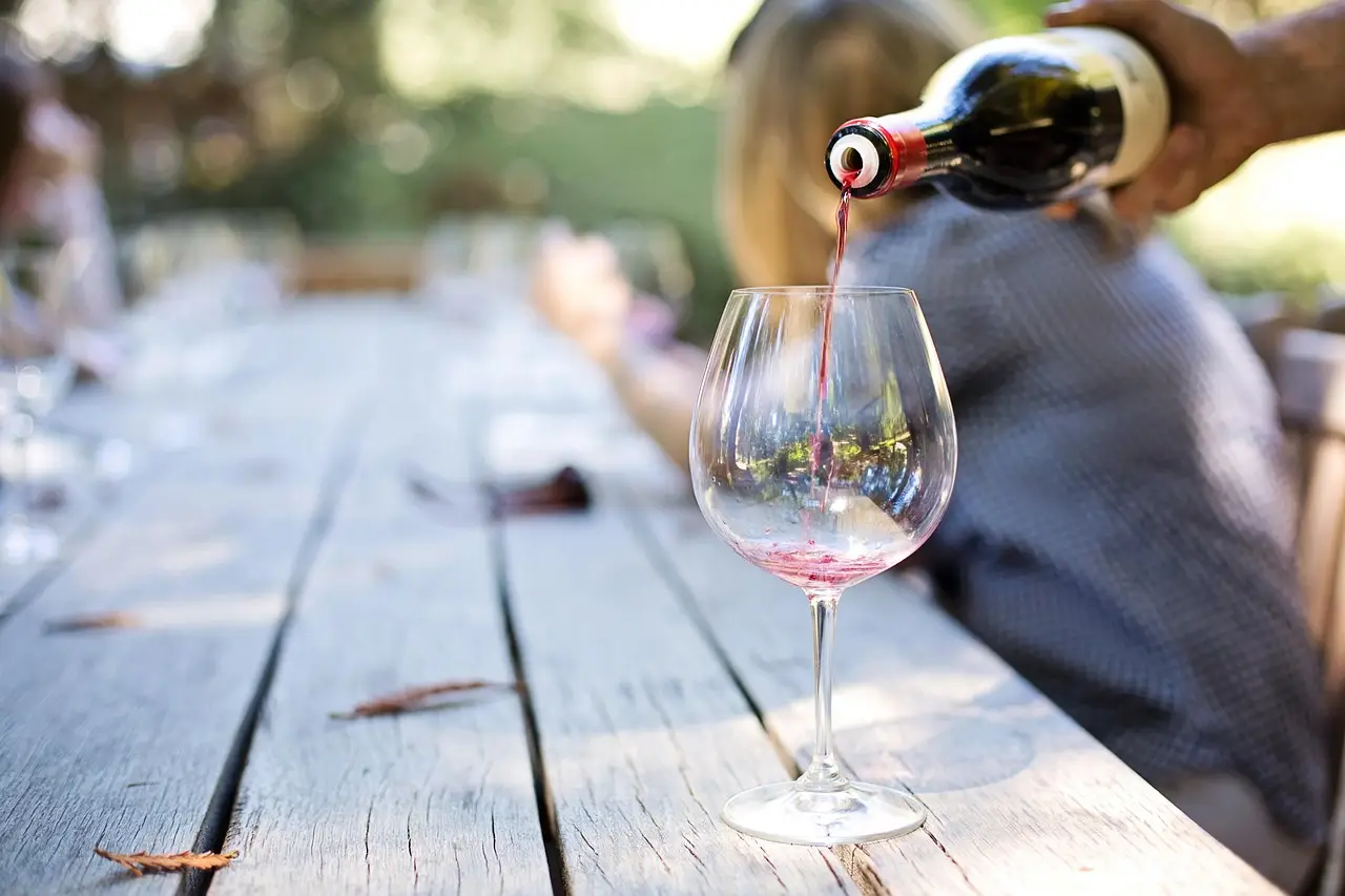Here's Why Your Favorite Server Quit the Restaurant - Food & Wine